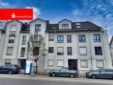 Ansicht Strassenseite - Wohnung kaufen in Bad Vilbel - Modern und so gut wie neu: Großzügige 3 Zimmer Eigentumswohnung in Bad Vilbel Innenstadt