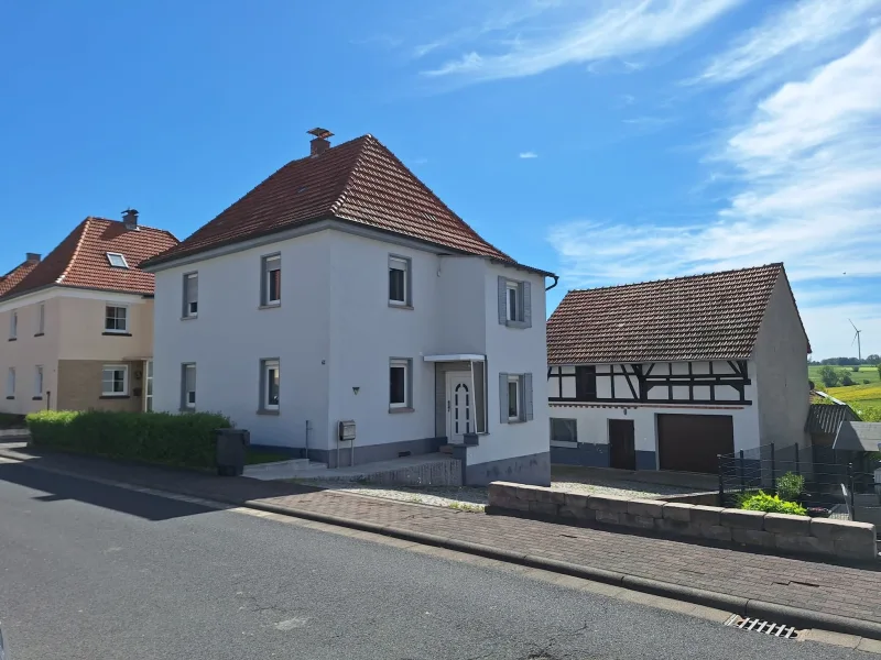  - Haus kaufen in Hohenroda - Wohnhaus mit Nebengebäude in Ransbach