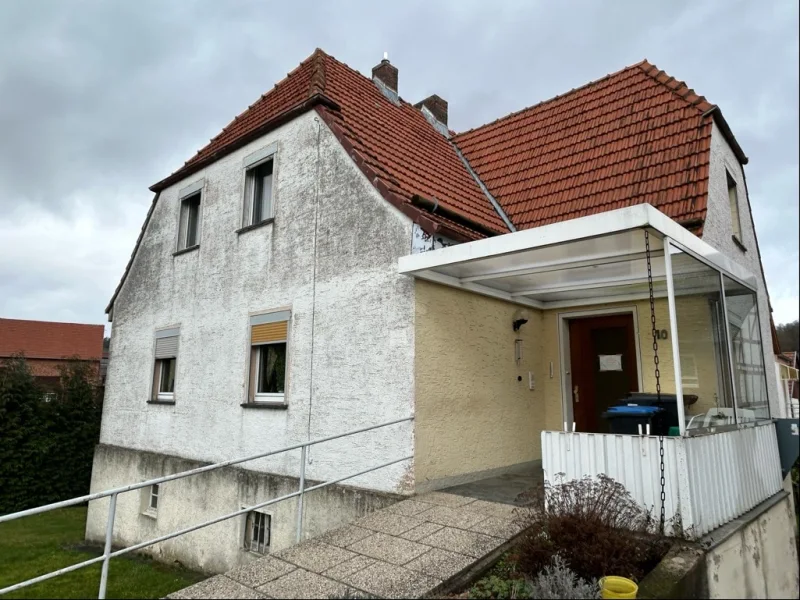 Hauseingang mit Rampe - Haus kaufen in Alheim - Naturnahes Wohnen!