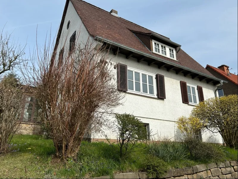 Südansicht - Haus kaufen in Rotenburg - Freistehendes Einfamilienhaus in heller Südhanglage mit großem Garten.