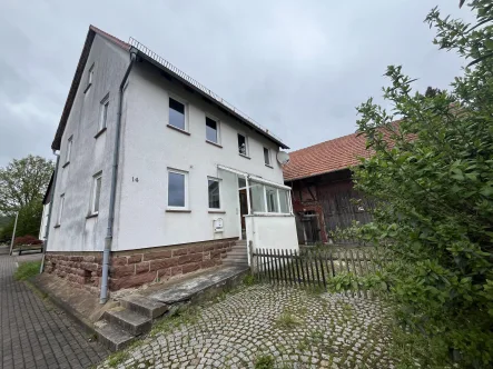  - Haus kaufen in Friedewald - Wohnhaus mit Nebengebäude in Hillartshausen