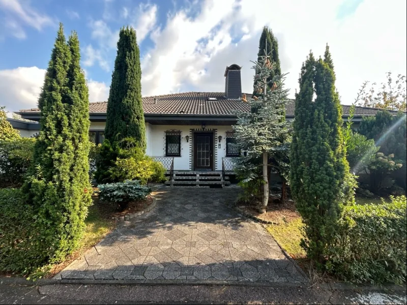 Hauseingang - Haus kaufen in Wildeck - Einfamilienhaus mit Einliegerwohnung in Wildeck-Obersuhl!