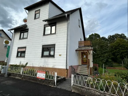 Hauseingang - Haus kaufen in Wildeck - Bezahlbares Wohneigentum! - Ideal für Handwerker.