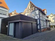 Ansicht mit Garage