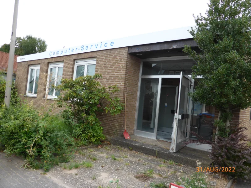 Straßenansicht - Büro/Praxis kaufen in Philippsthal - Gewerbeeinheit mit PKW-Stellplätzen