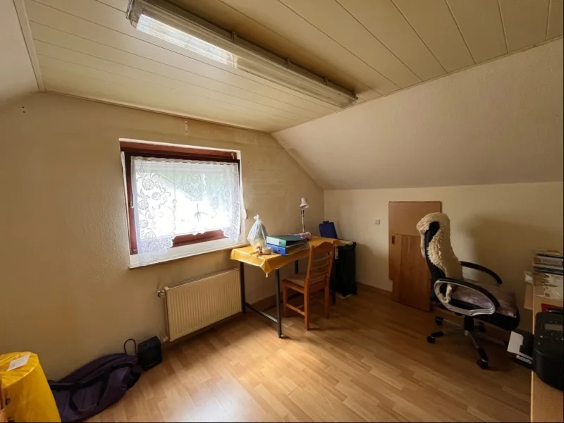 Kinderzimmer/Büro DG