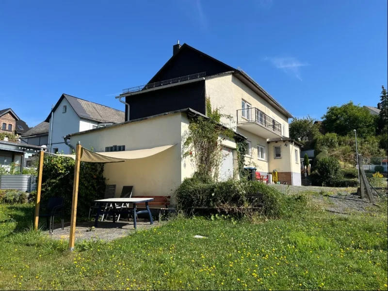 Gartenansicht mit Terrasse