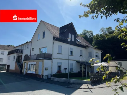  - Haus kaufen in Dillenburg - Einfamilienhaus mit Garten und drei Garagen!