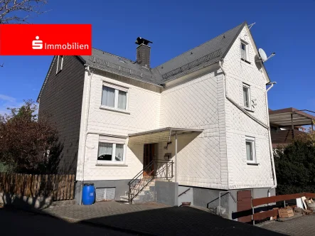 Straßenansicht - Haus kaufen in Breitscheid - Gemütliches Wohnhaus für Sie und Ihre Familie!