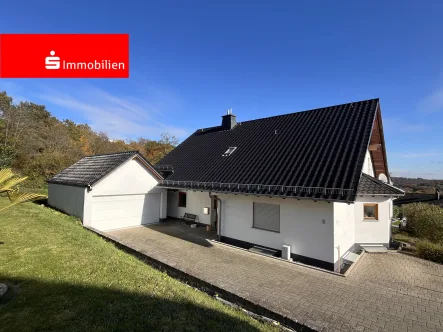 Außenansicht - Haus kaufen in Greifenstein - Modernes Wohnhaus mit großem Grundstück!