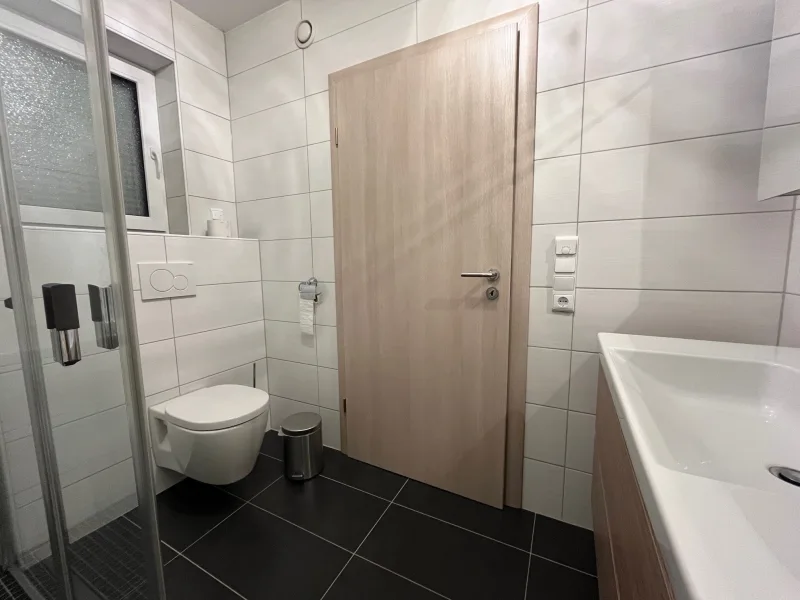 WC mit Dusche OG