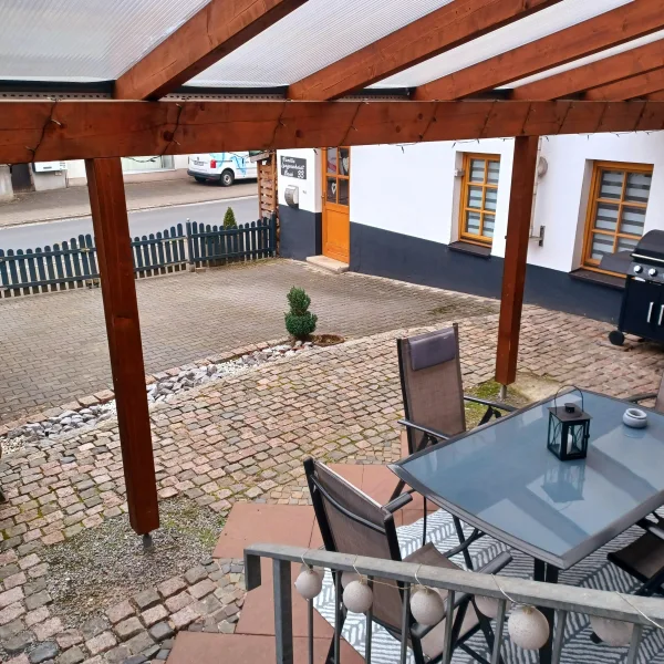 Terrasse mit Hoffläche