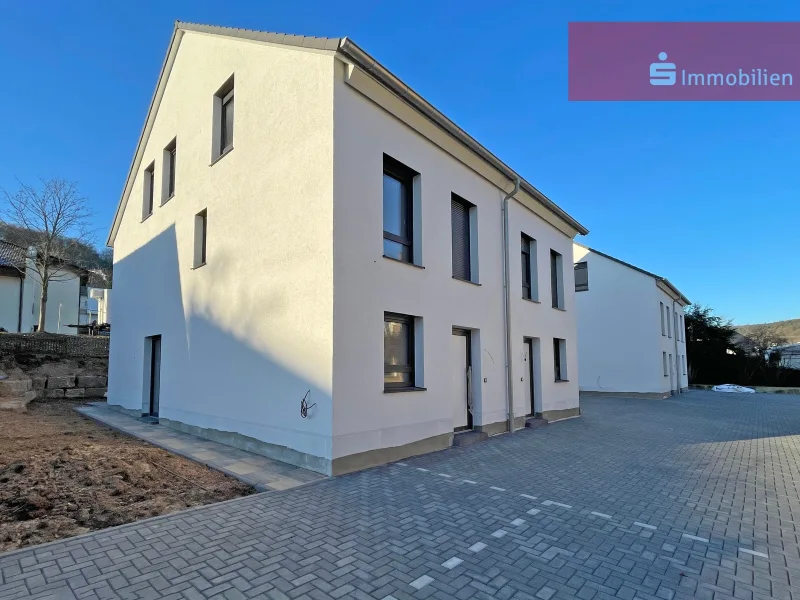 Doppelhaushälfte Nr. 4 (links im Bild) - Haus kaufen in Neuhof - Neubau Doppelhaushälfte Exklusiv-Angebot: Eigenes Gestalten Ihrer Wohn(t)räume