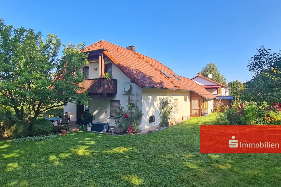 Einfamilienhaus mit Garage im Sommer - Haus kaufen in Tann - Zauberhaftes Einfamilienhaus - eine Wohnoase in der Natur