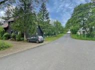 Inmitten der Natur, angrenzend an einen Fahrradweg