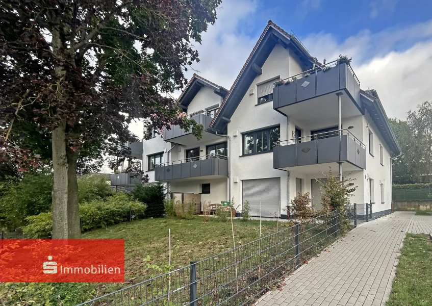 Das gepflegte 8-Parteienhaus in Hünfeld - Wohnung kaufen in Hünfeld - Moderne Dachgeschosswohnung mit Balkon und hochwertiger Ausstattung in erstklassiger Lage