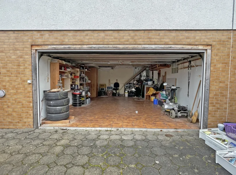 Großzügige Garage