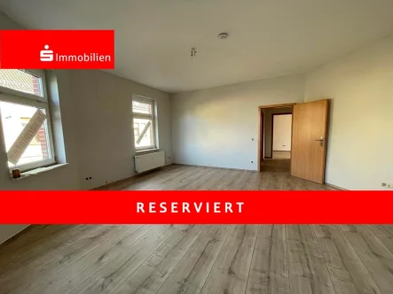 9784771-Wohnzimmer im 2. Obergeschoss rechts - Wohnung mieten in Greiz - Renovierte 2-Raum Wohnung mit Balkon