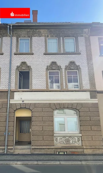 Straßenansicht - Haus kaufen in Weida - Vollvermietetes Mehrfamilienhaus mit Gewerbeeinheit