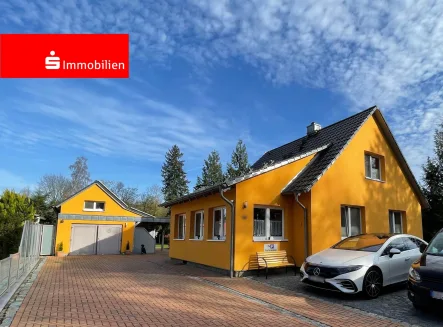 Außenansicht - Haus kaufen in Malchow - Ferienobjekt oder Eigenheim am Wasser mit Seeblick und Boot