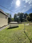 Garten mit Blick auf Garage