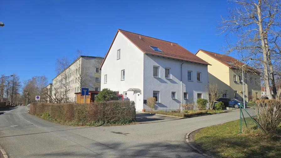 Straßenansicht2 - Haus kaufen in Hermsdorf - Wohnen mit viel Platz und schönem Garten in Hermsdorf