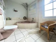 Badezimmer mit Badewanne