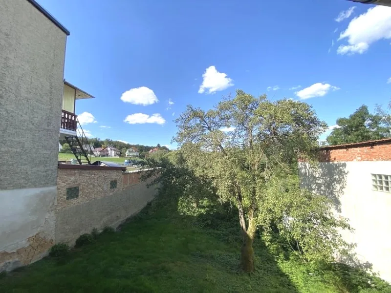 Obergeschoss: Anbau - Ausblick vom Zimmer zur Gartenseite