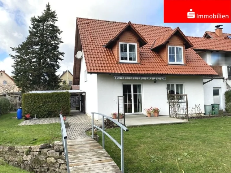 Hausrückansicht mit Terrasse - Haus kaufen in Hermsdorf - *Wohnen mit Blick ins Grüne - Einfamilienhaus auf Erbpachtgrundstück in idyllischer Lage*