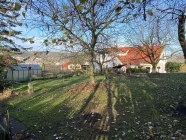 Weitläufiger Garten mit schönem Baumbestand