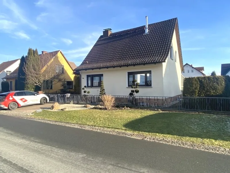 Straßenansicht des Einfamilienhauses