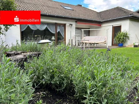 Gartenansicht - Haus kaufen in Marburg - Gepflegtes Wohnen in ruhigem Wohnumfeld