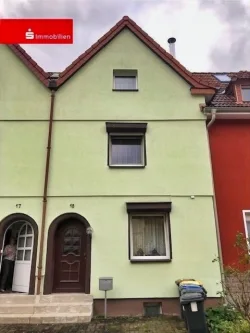 Straßenansicht - Haus kaufen in Erfurt - Reihenmittelhaus in der Tiergartensiedlung