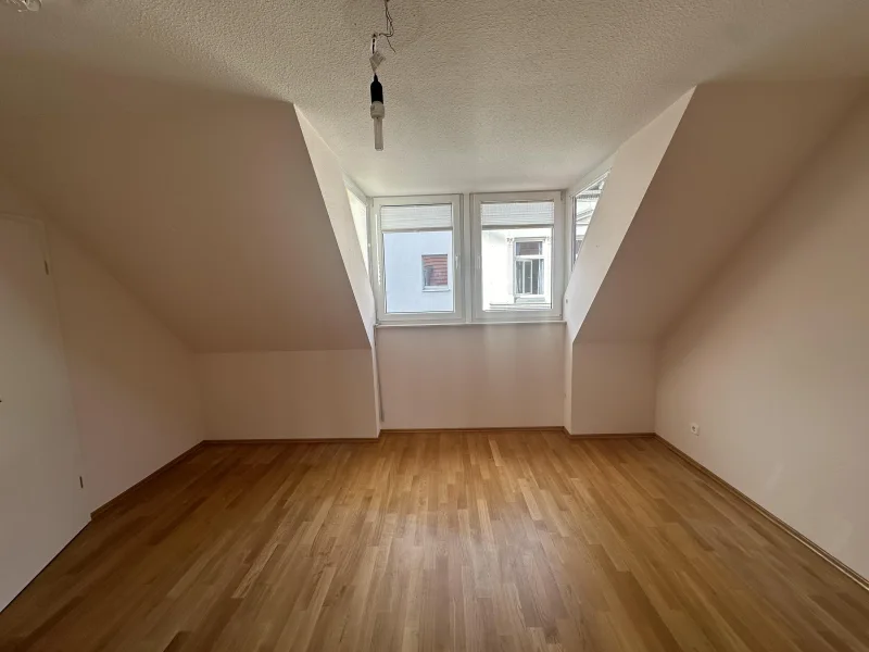 Schlafzimmer mit Zugang zum Bad