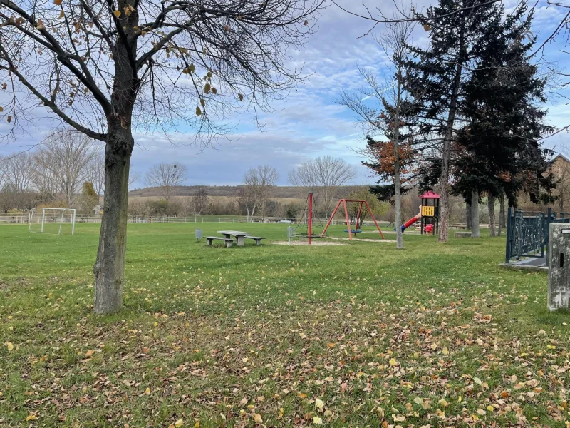 Spielplatz direkt daneben