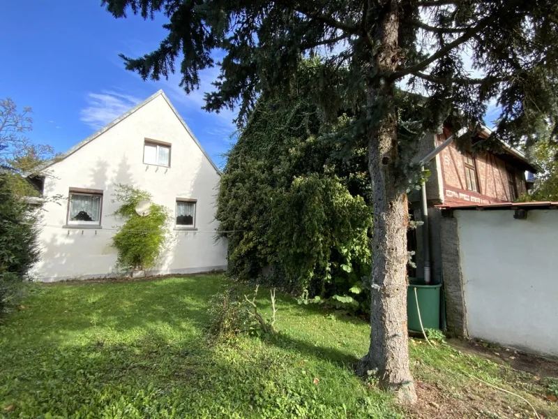 Gartenansicht - Haus kaufen in Erfurt - Einfamilienhaus mit großem Grundstück und Scheune, am Rande der Landeshauptstadt Erfurt.