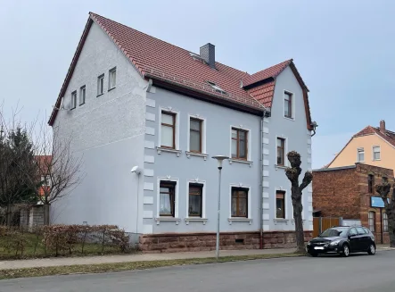 Straßenansicht - Wohnung kaufen in Buttstädt - Großzügige Dachgeschosswohnung