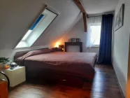 Schlafzimmer mit begehbaren Kleiderschrank