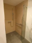 große, bodengleiche Dusche