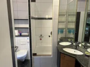 Gäste-WC mit Dusche im Anbau