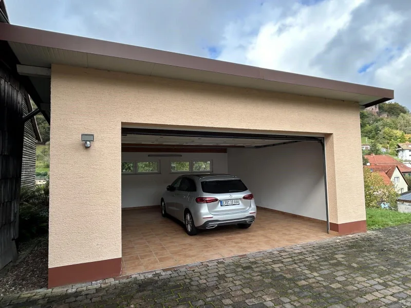 Große Garage