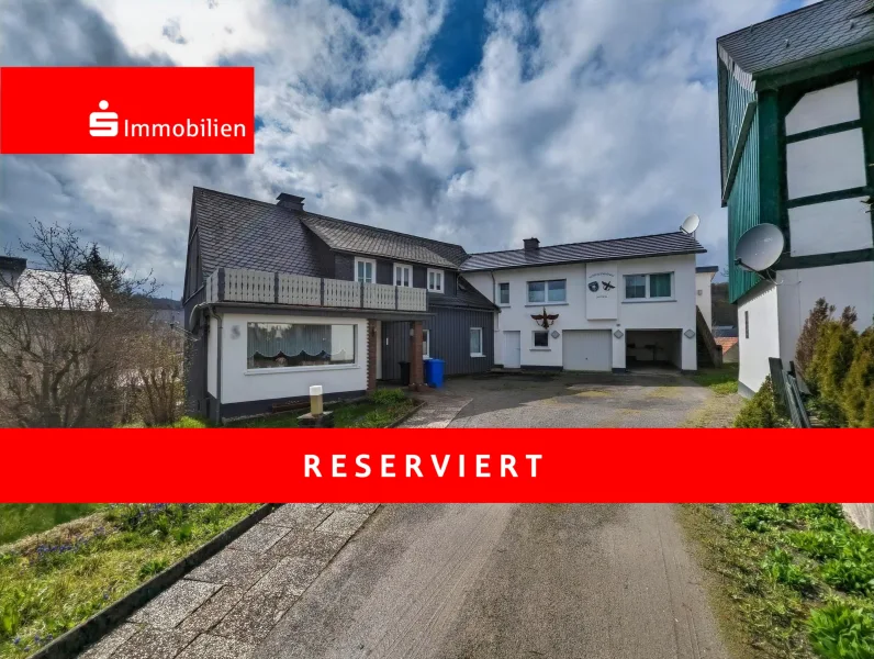 Ansicht - Haus kaufen in Willingen - Wohnhaus mit separater Wohnung im Herzen von Usseln 