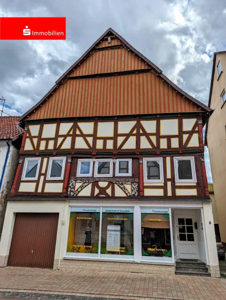 Frontansicht von Straßenseite - Haus kaufen in Volkmarsen - Wohn-und Geschäftshaus in der Altstadt von Volkmarsen
