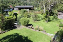 Blick in den Garten von der Terrasse