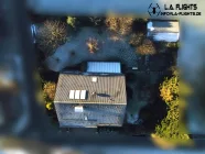 Drohnenaufnahme auf Dach und Grundstück