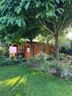 Gartenhütte mit Baumbestand