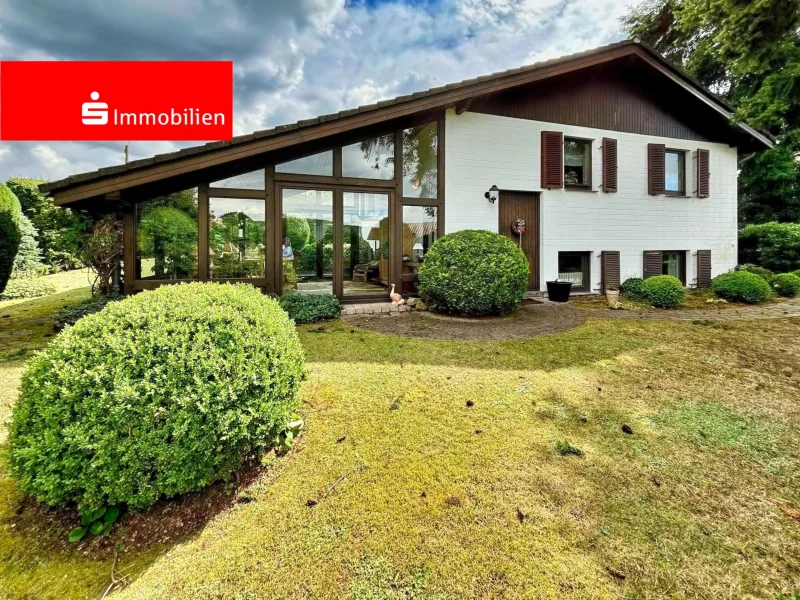 Außenansicht - Haus kaufen in Edertal - Wunderschönes Ferienhaus am Edersee in traumhafter Lage mit sehr gepflegtem Garten