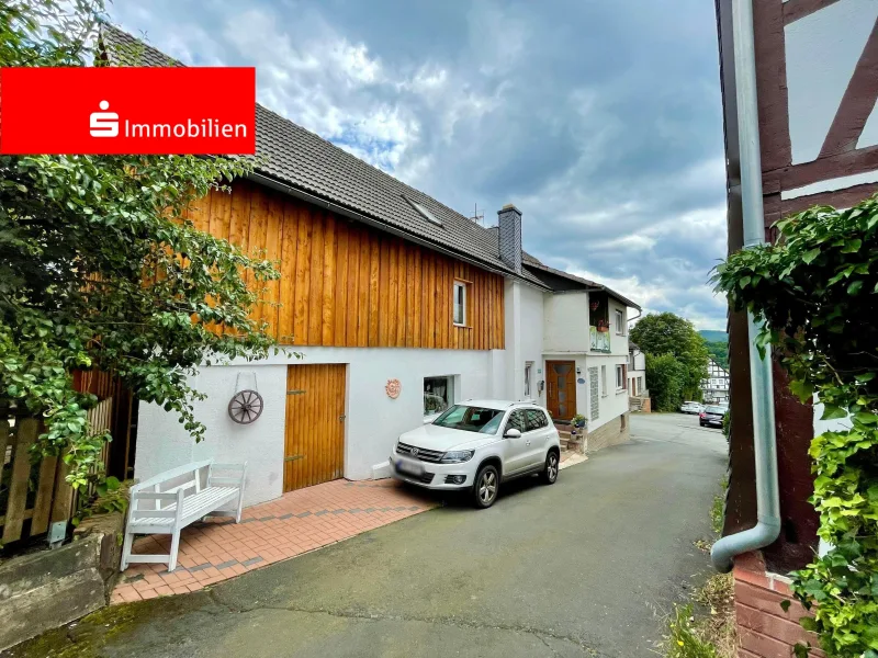 Haus und Scheune - Haus kaufen in Battenberg - Erleben Sie einzigartigen Charme und historischen Flair in Ihrem neuen Zuhause im Herzen von Dodenau