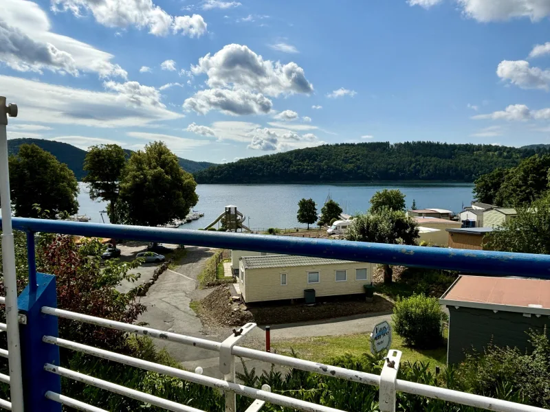 Aussicht von der Terrasse auf den Edersee