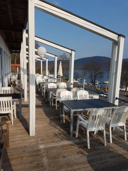 Terrasse zum See